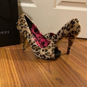 Avril Lavigne Abbey Dawn Leopard sexy spike pumps